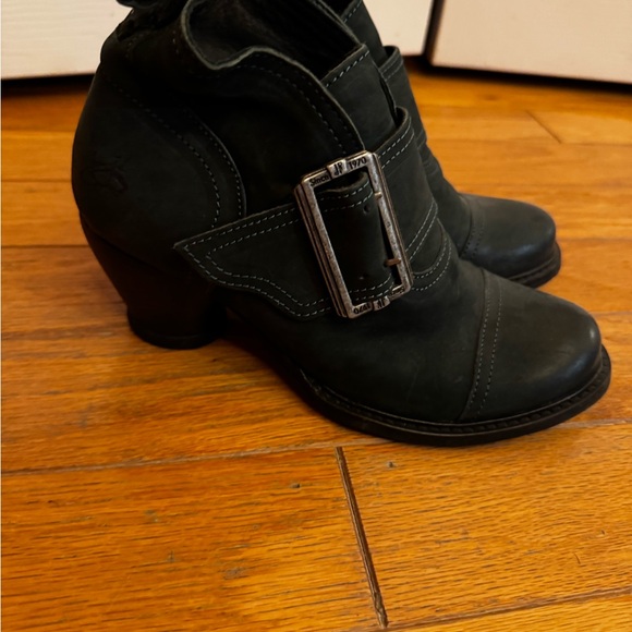 John Fluevog shoes-like new worn once - Picture 4 of 4